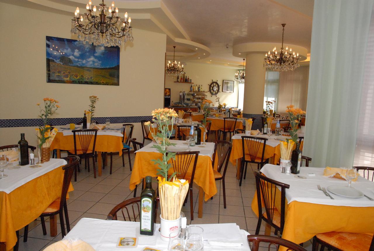 Hotel La Falena Cervia Bagian luar foto