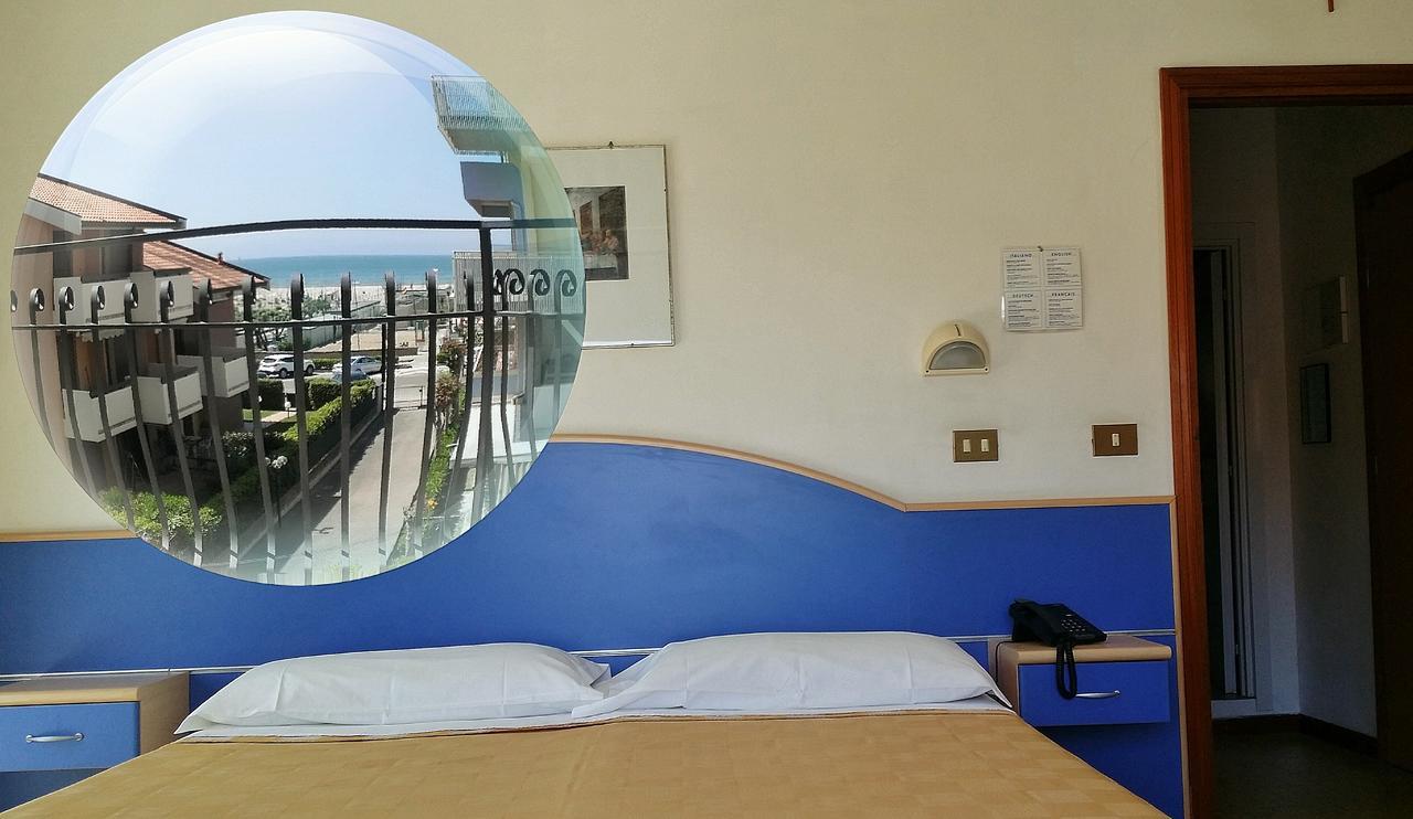 Hotel La Falena Cervia Bagian luar foto