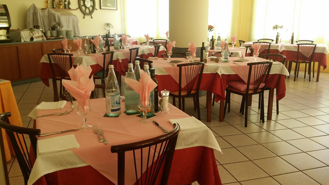 Hotel La Falena Cervia Bagian luar foto