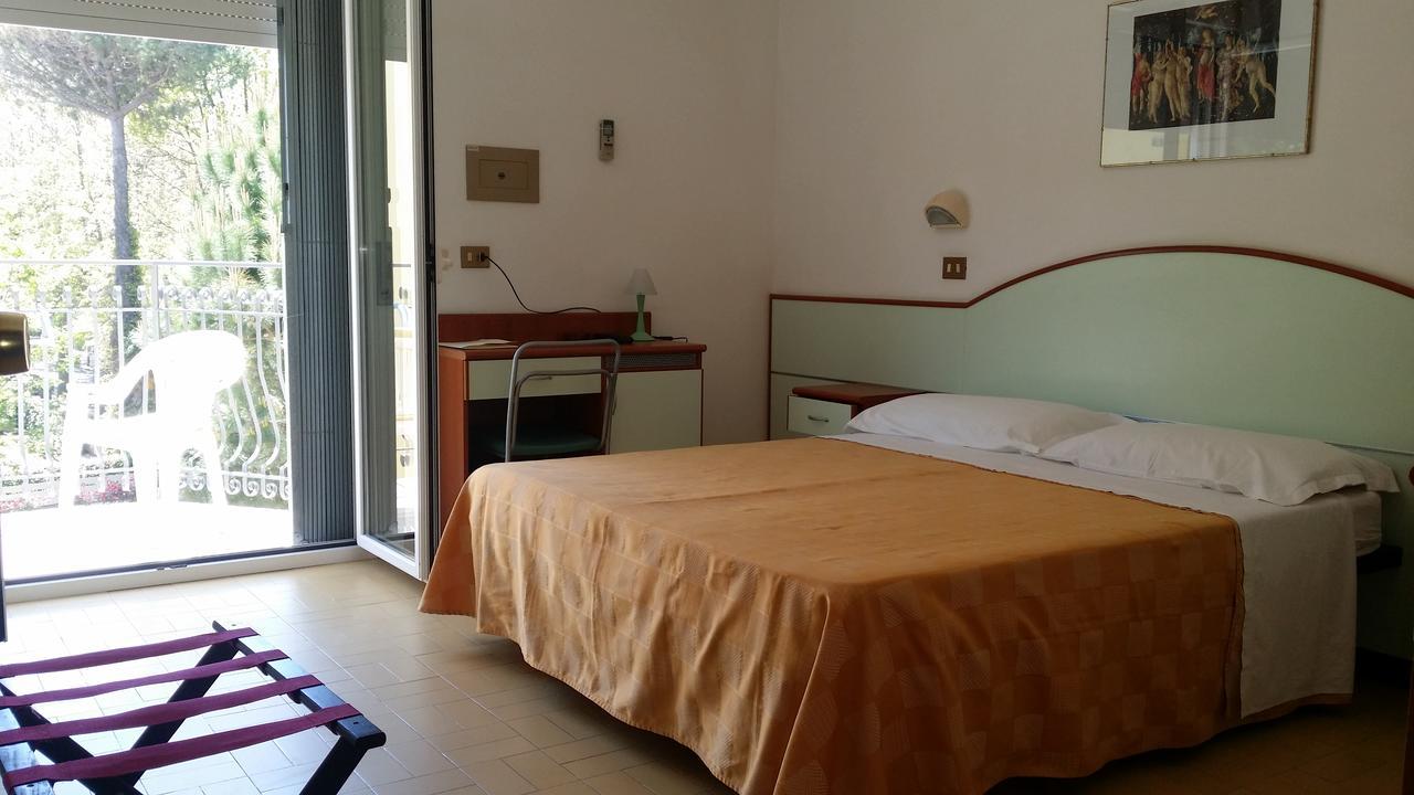 Hotel La Falena Cervia Bagian luar foto
