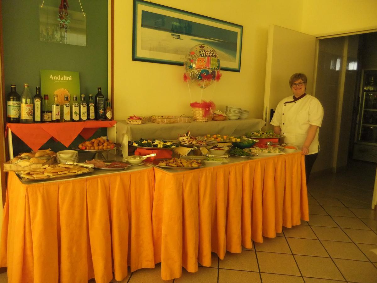 Hotel La Falena Cervia Bagian luar foto