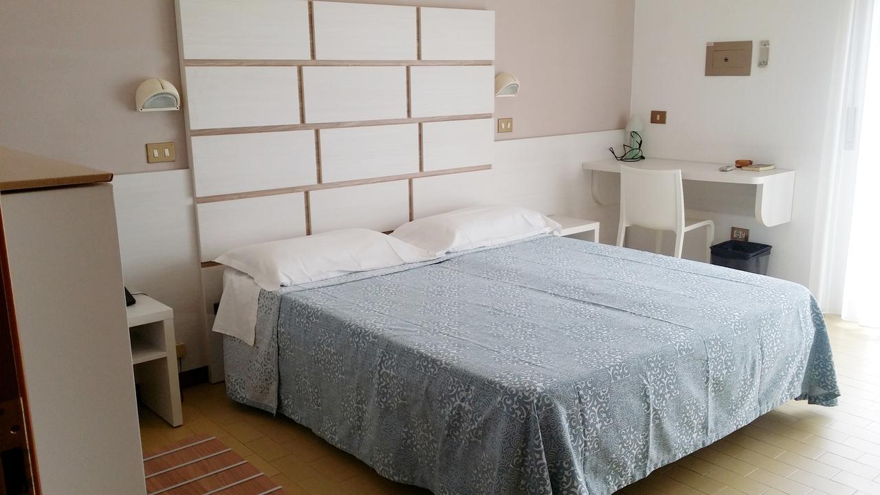 Hotel La Falena Cervia Bagian luar foto