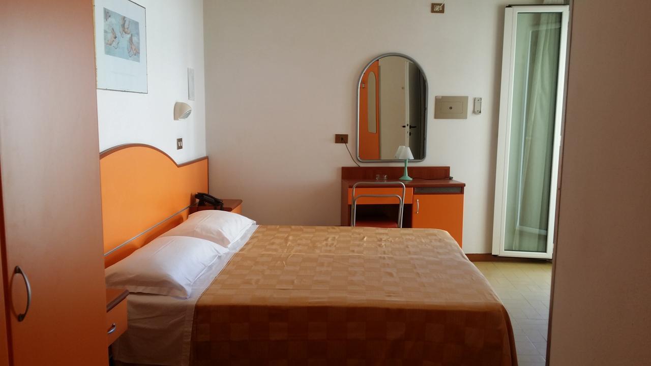 Hotel La Falena Cervia Bagian luar foto