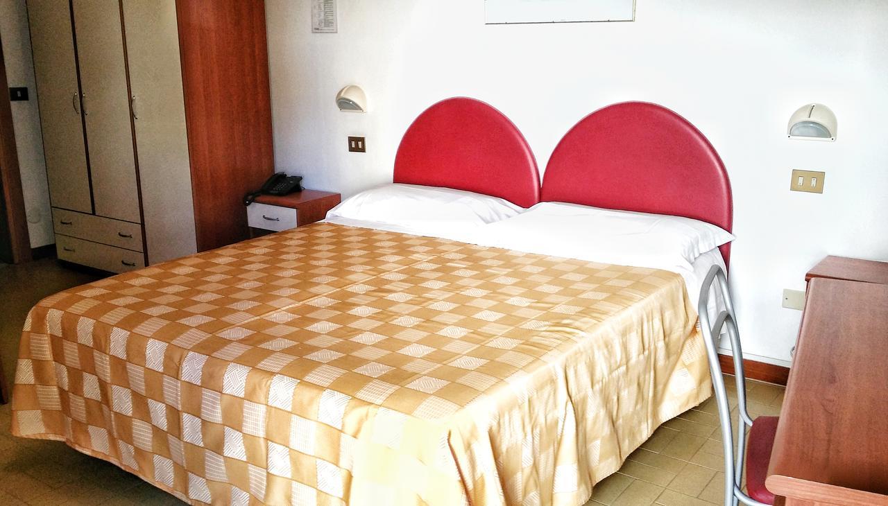 Hotel La Falena Cervia Bagian luar foto