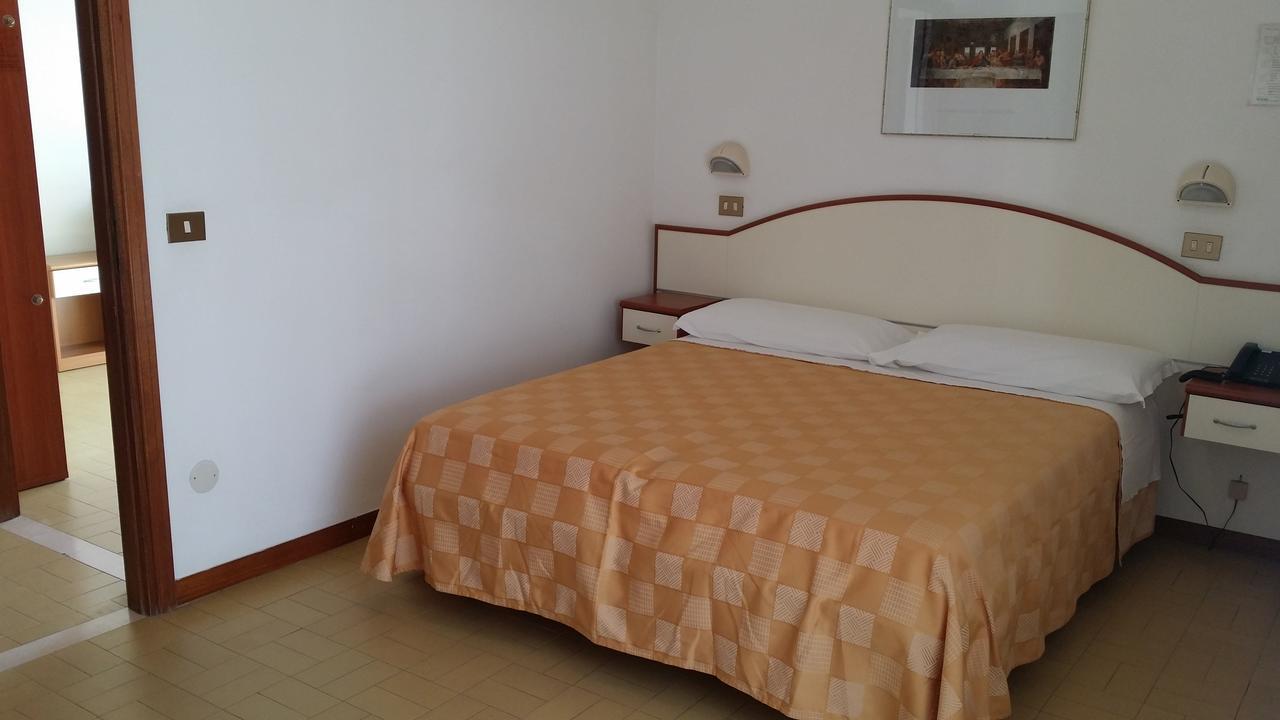 Hotel La Falena Cervia Bagian luar foto