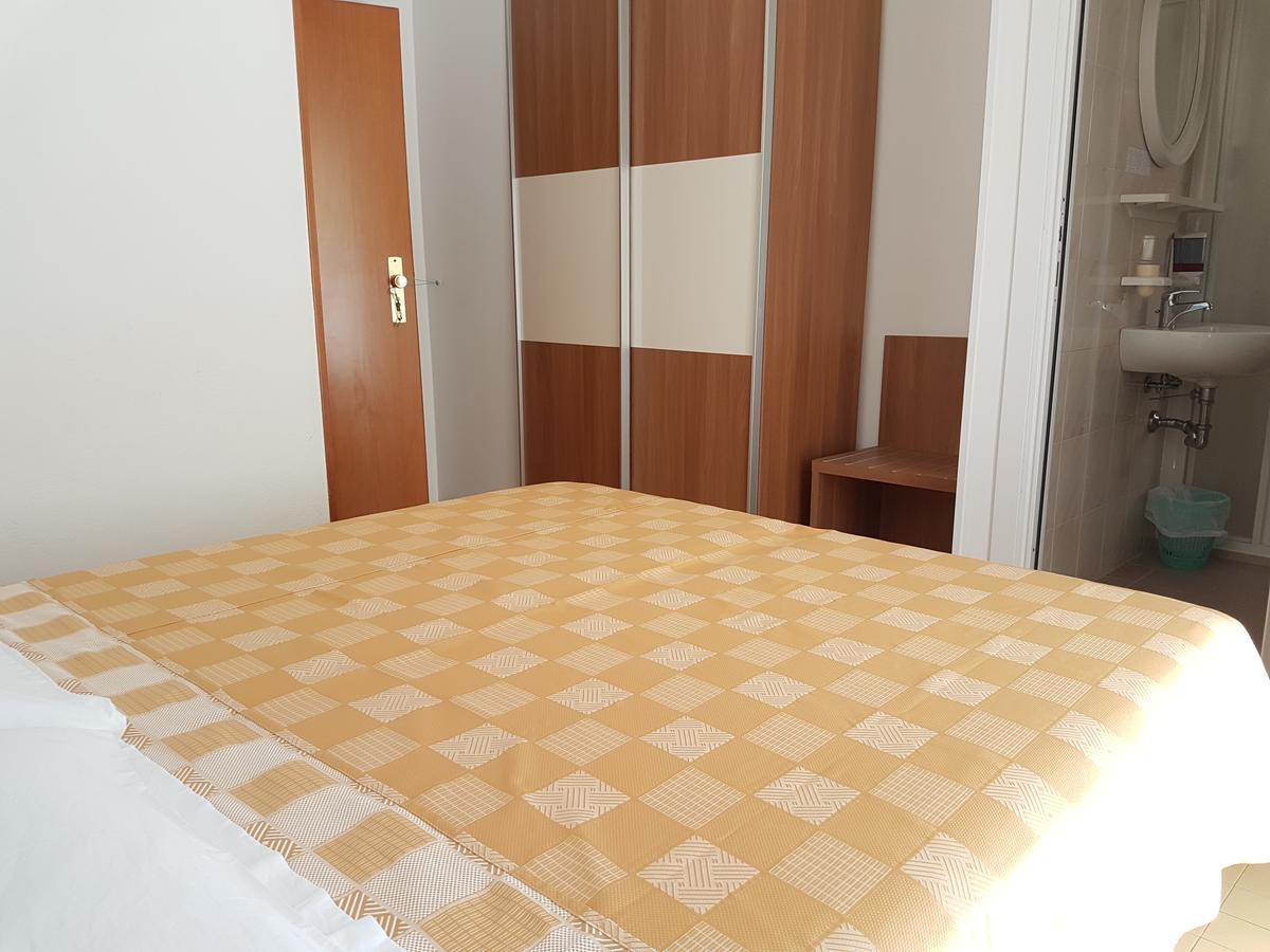 Hotel La Falena Cervia Bagian luar foto