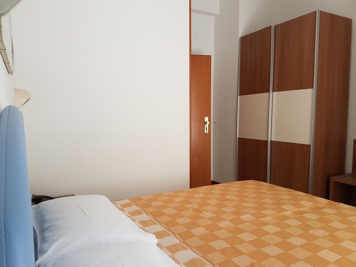 Hotel La Falena Cervia Bagian luar foto