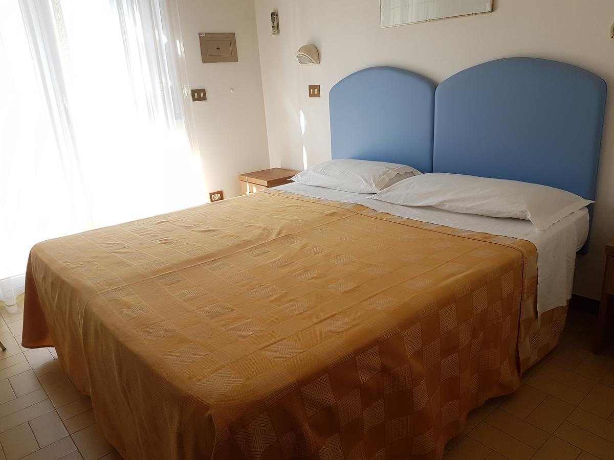 Hotel La Falena Cervia Bagian luar foto
