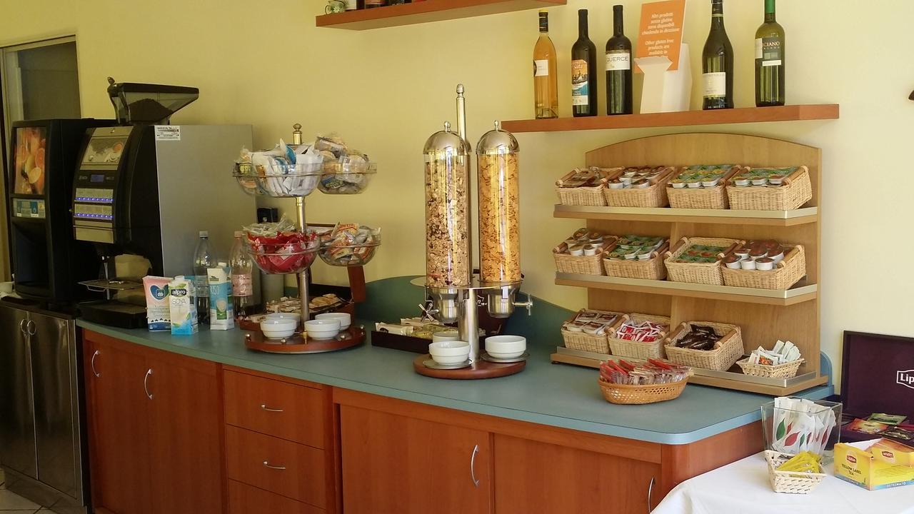 Hotel La Falena Cervia Bagian luar foto