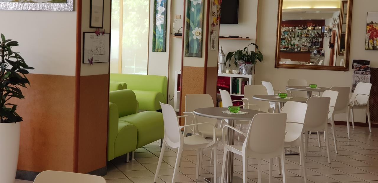 Hotel La Falena Cervia Bagian luar foto