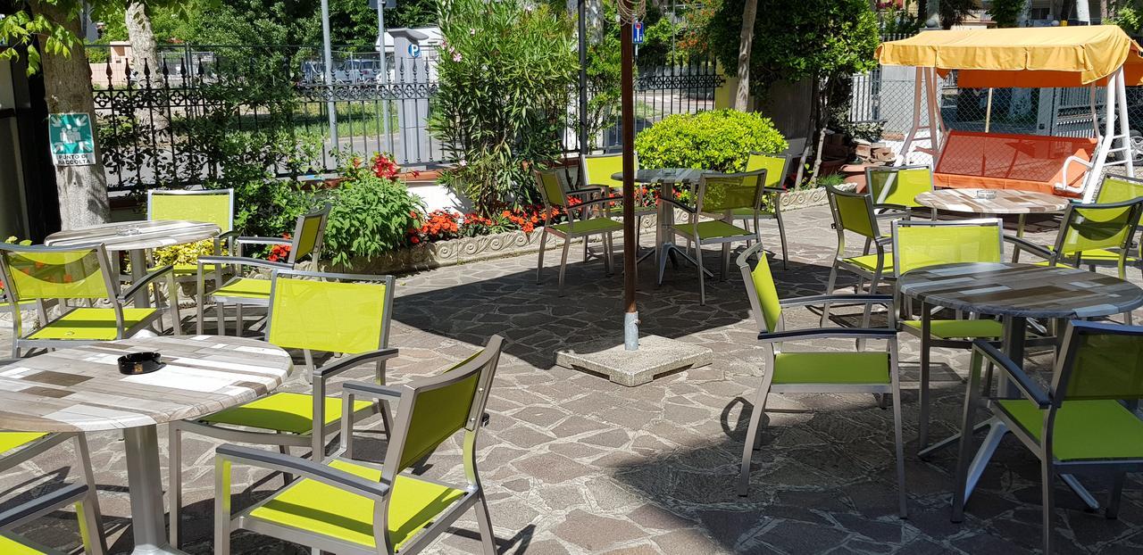 Hotel La Falena Cervia Bagian luar foto